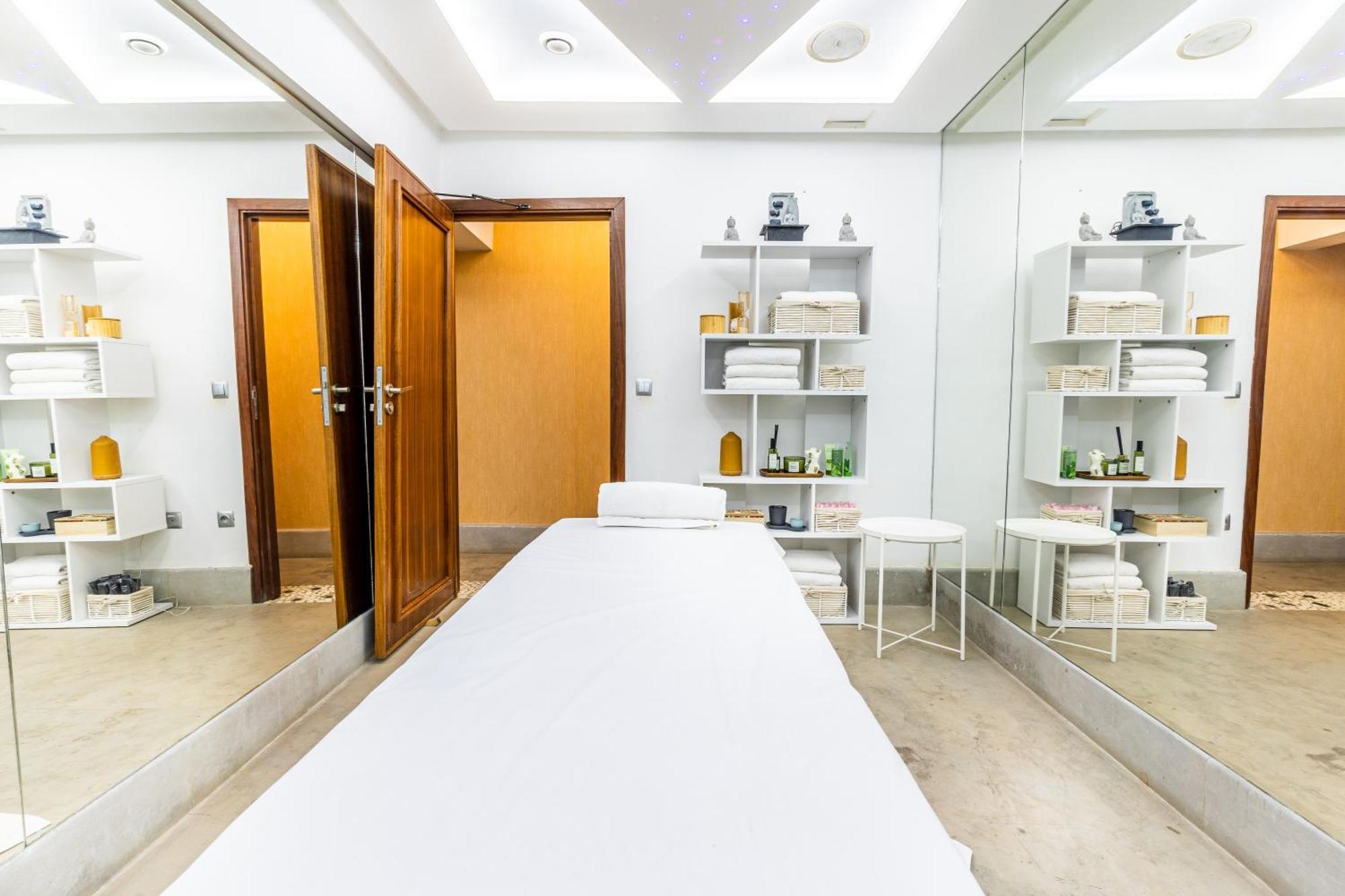 One Hotel Casablanca Exterior foto Treatment room at the Harley Street Clinic