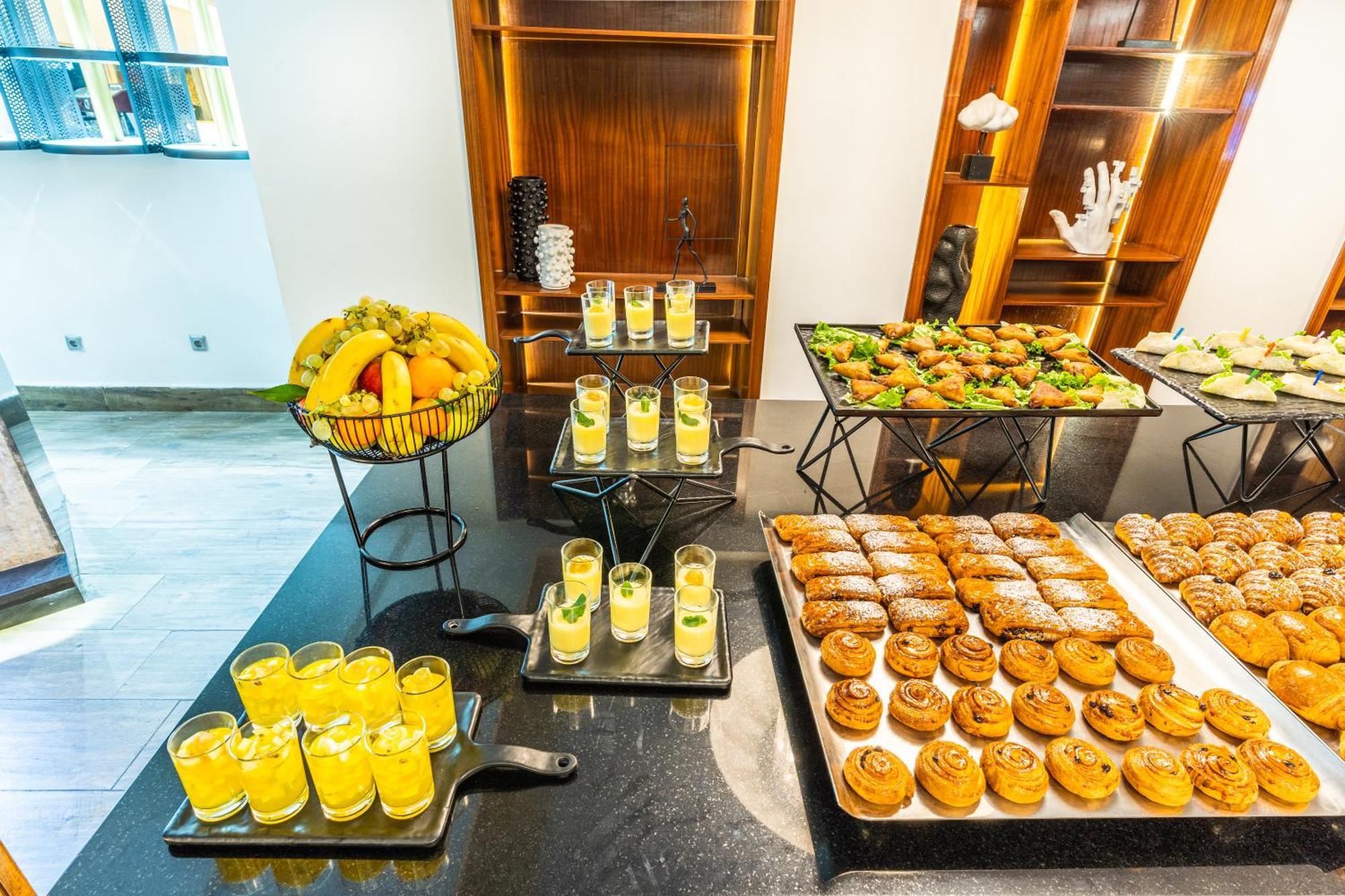One Hotel Casablanca Exterior foto A selection of desserts at a buffet