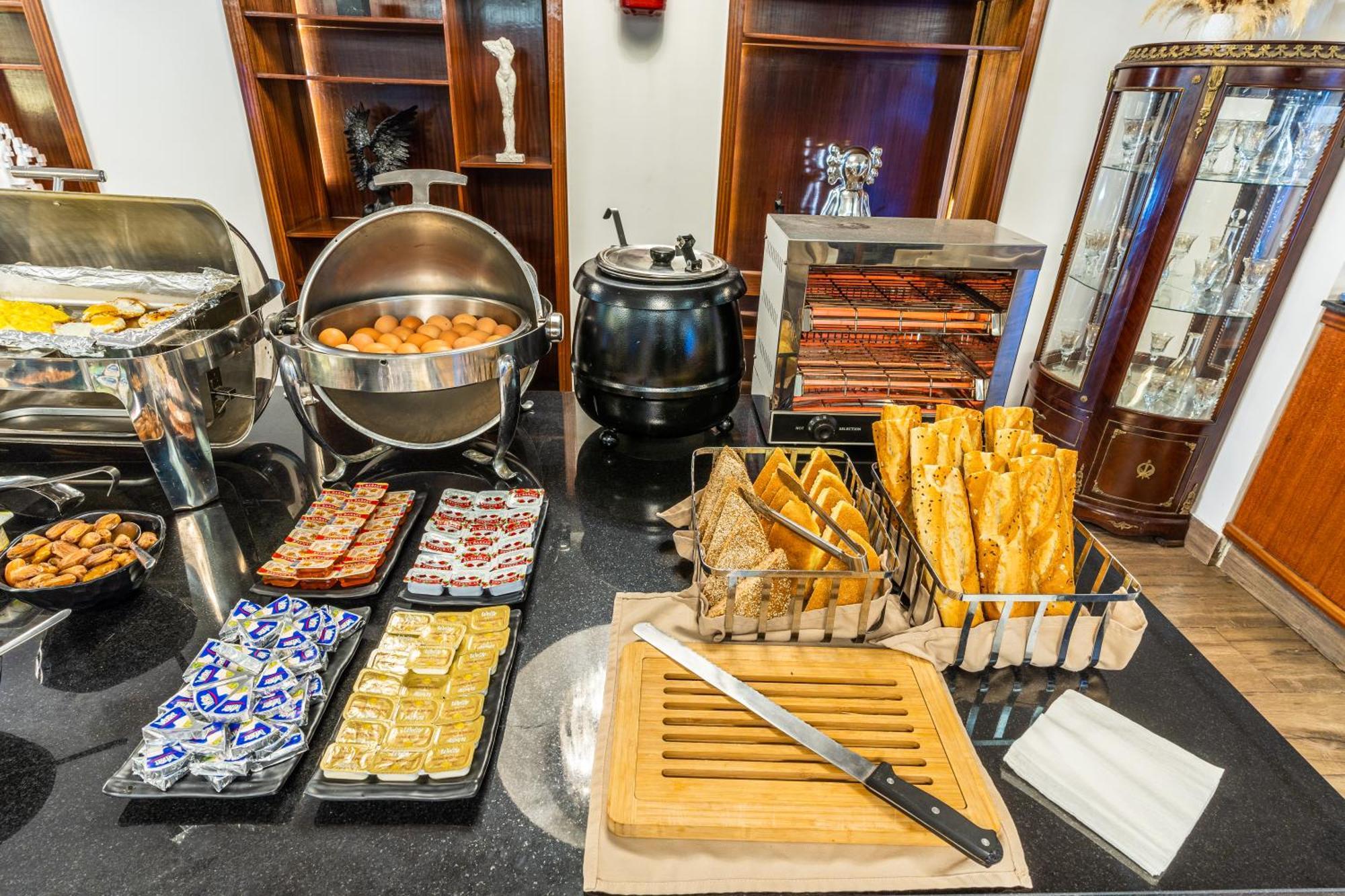 One Hotel Casablanca Exterior foto A chafing dish (right)