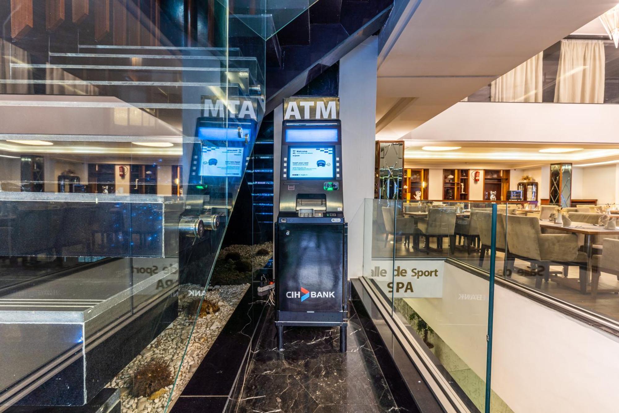 One Hotel Casablanca Exterior foto Citibank ATMs in the lobby of the Citibank Tower in Singapore