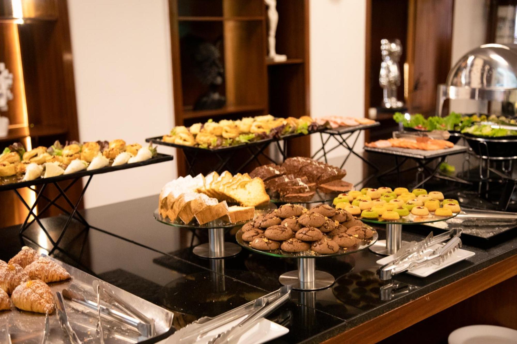 One Hotel Casablanca Exterior foto A dessert buffet